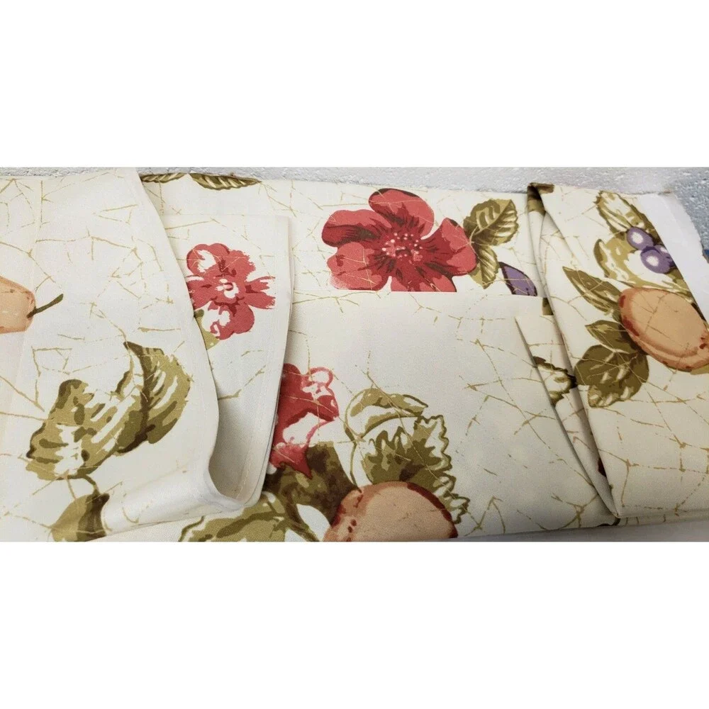 1 Printed Fabric Tablecloth, 52